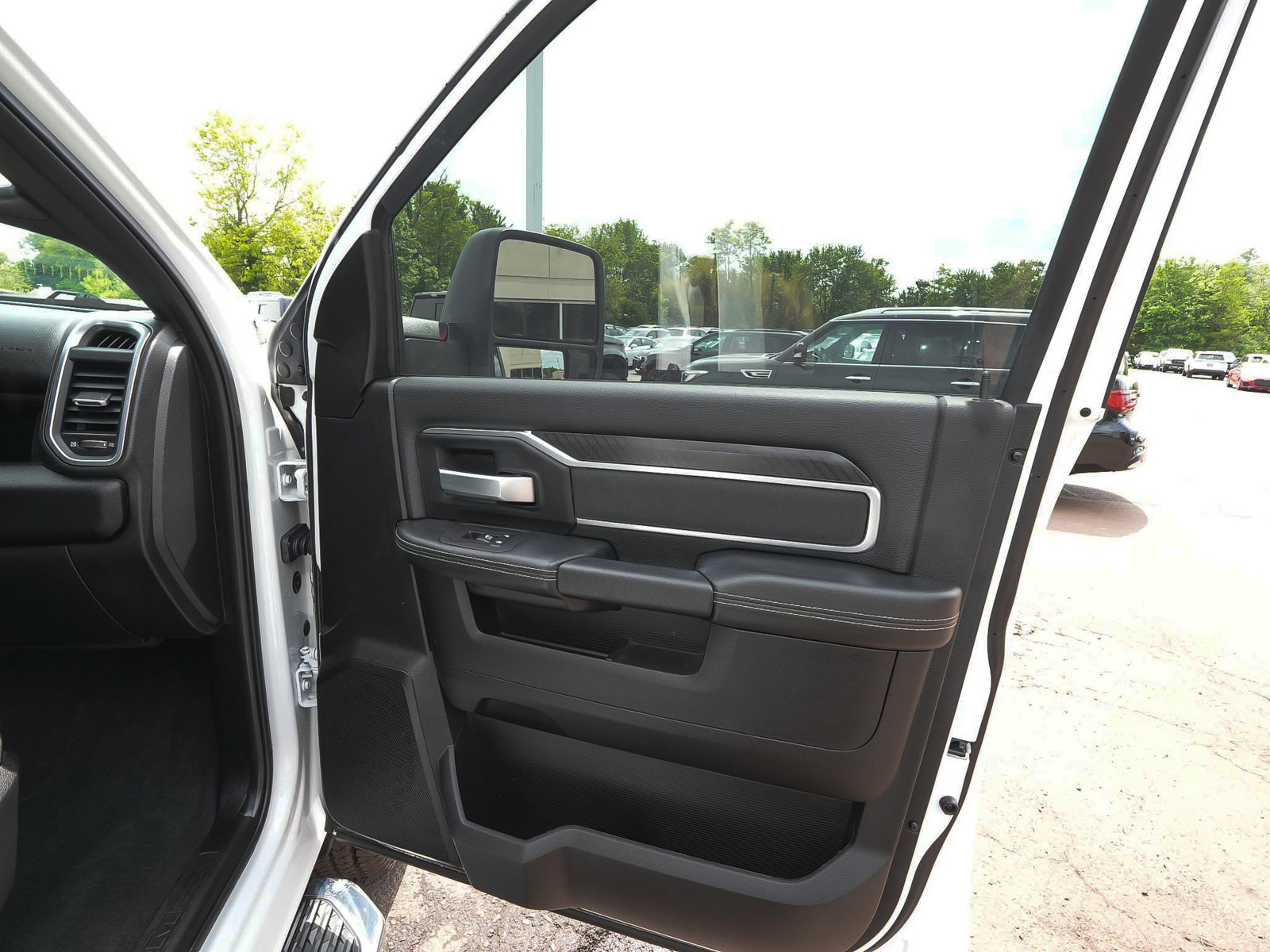 Used 2025 RAM 2500 Big Horn AWD/4WD image 12