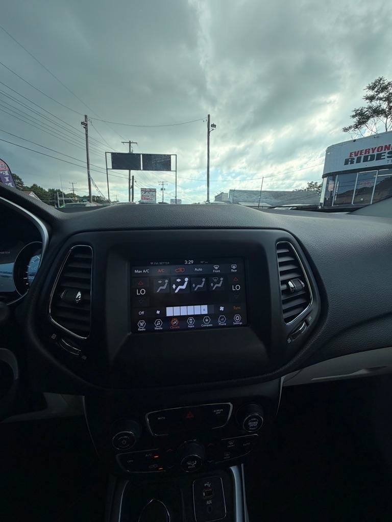 Used 2018 Jeep Compass Latitude w/ Popular Equipment Group AWD/4WD image 30