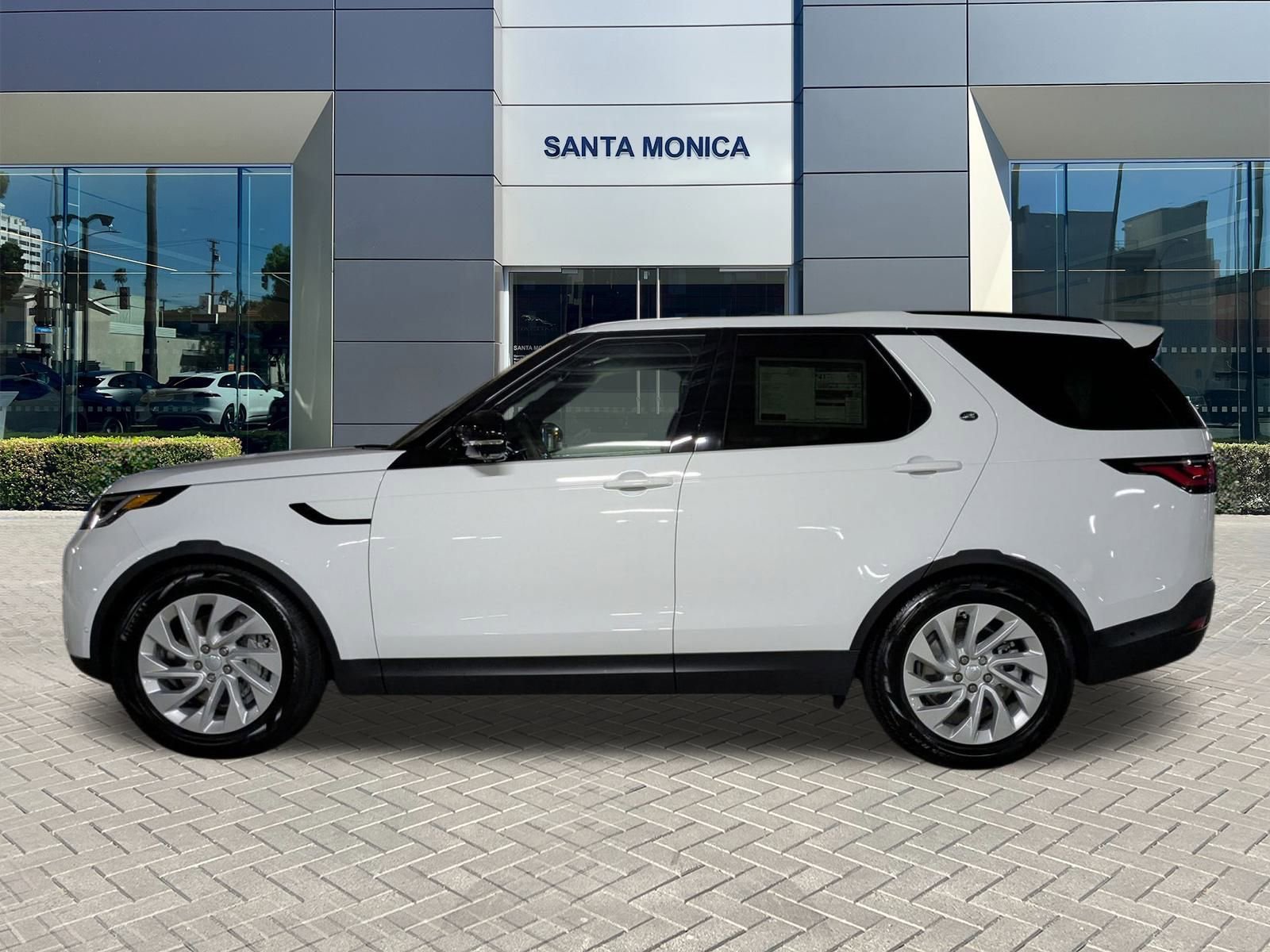 New 2025 Land Rover Discovery S image 5