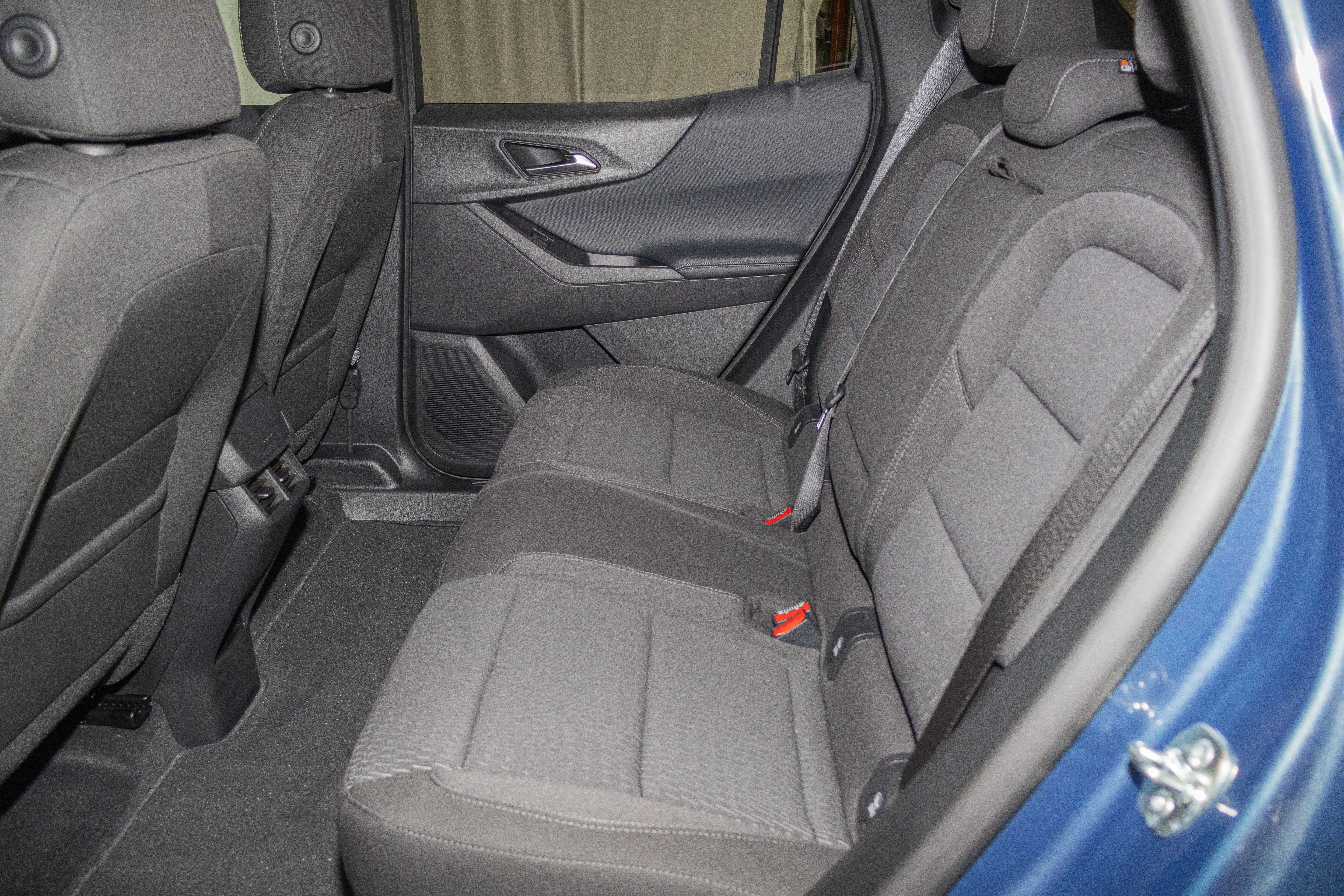 New 2027 Chevrolet Equinox LT w/ Safety and Technology Package FWD image 9