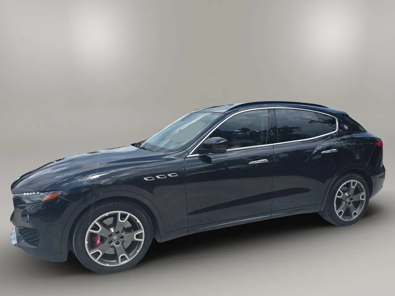 Used 2017 Maserati Levante S AWD/4WD image 2