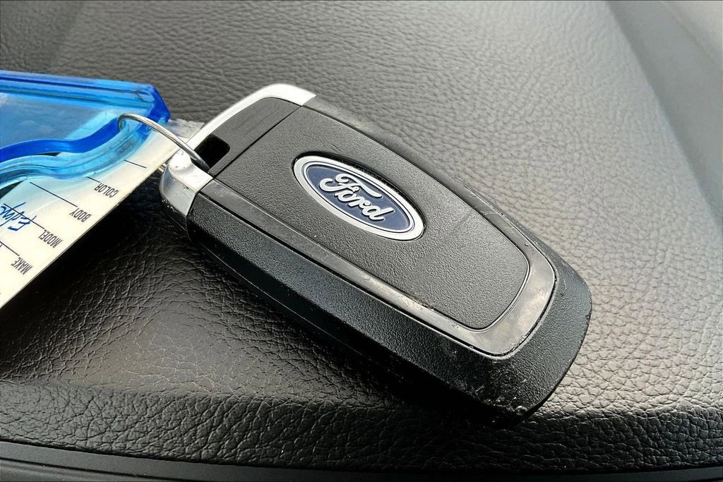 Used 2024 Ford Edge Titanium image 13