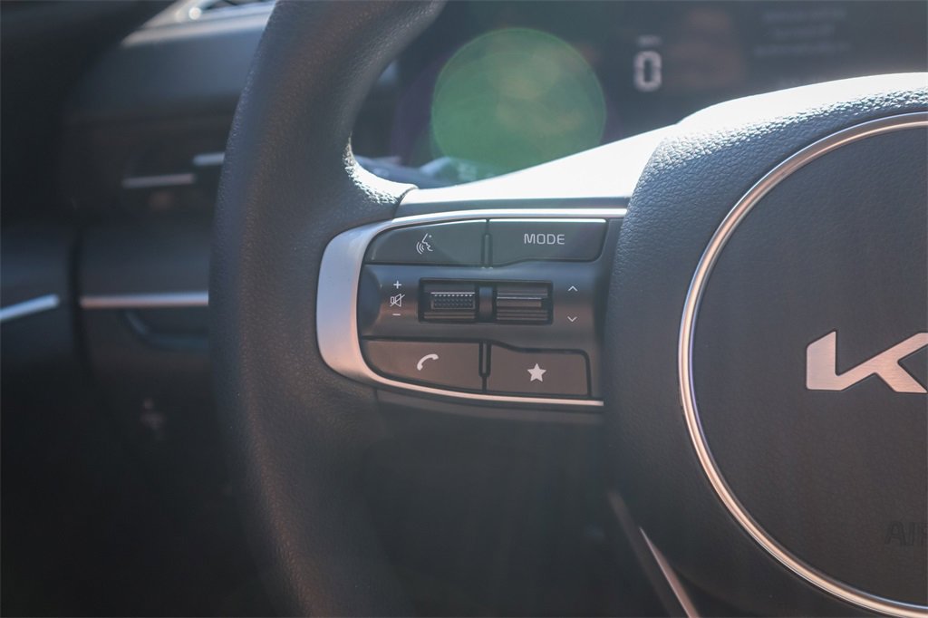 Used 2025 Kia K5 LXS image 12