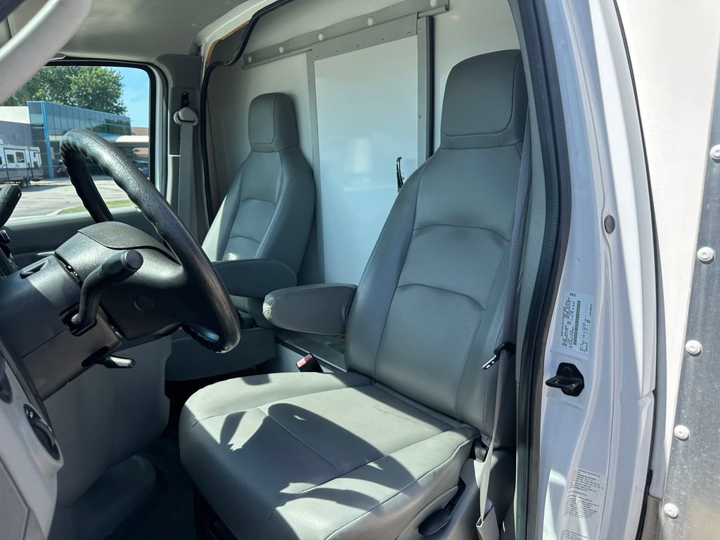 Used 2015 Ford E-450 and Econoline 450 Super Duty RWD image 17