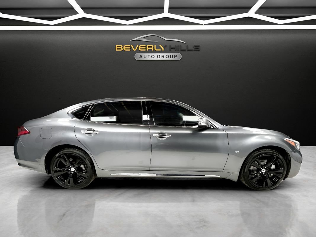 Used 2017 INFINITI Q70 L 3.7 w/ Deluxe Touring Package image 6