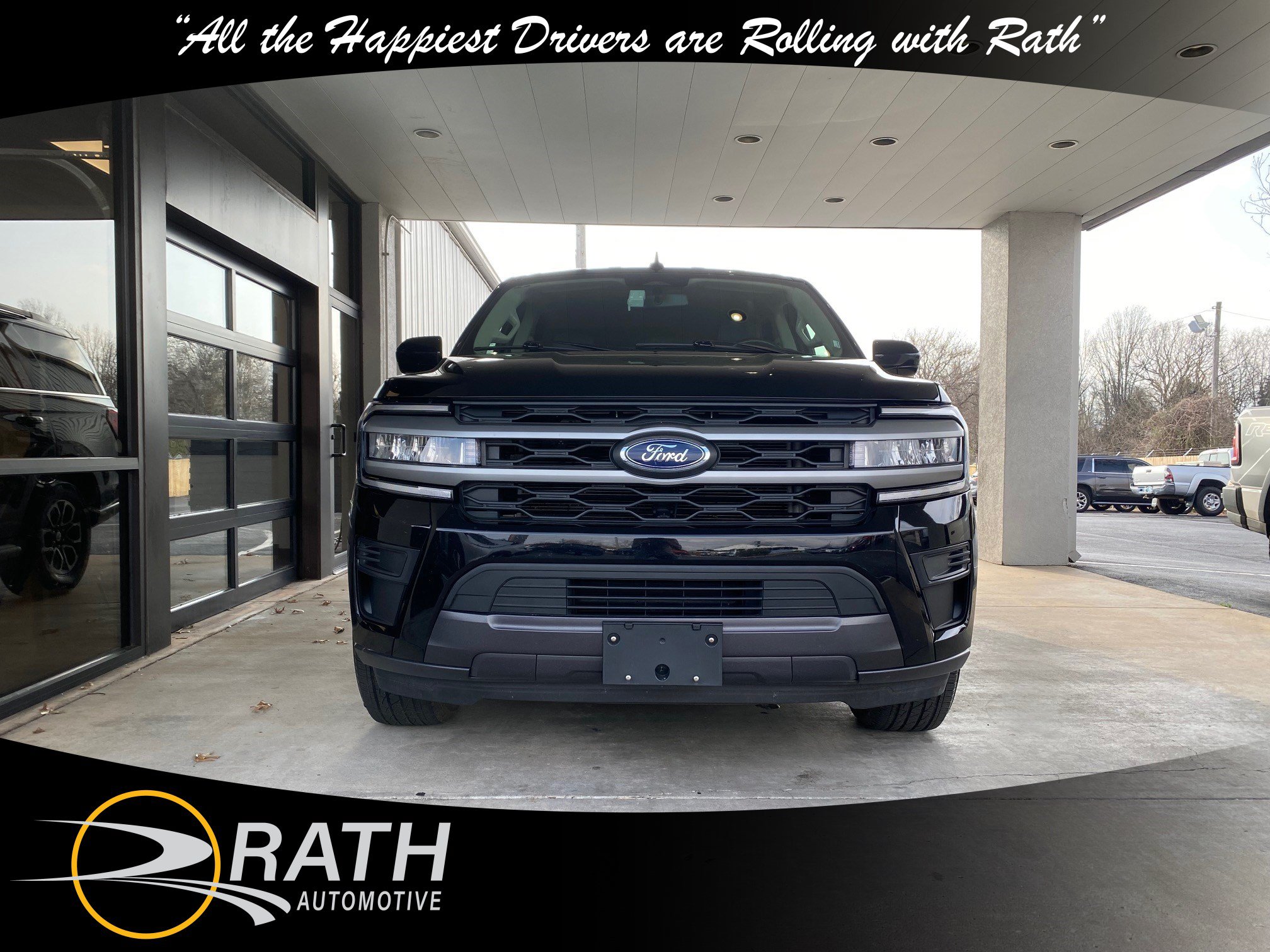 Used 2024 Ford Expedition XLT AWD/4WD image 3