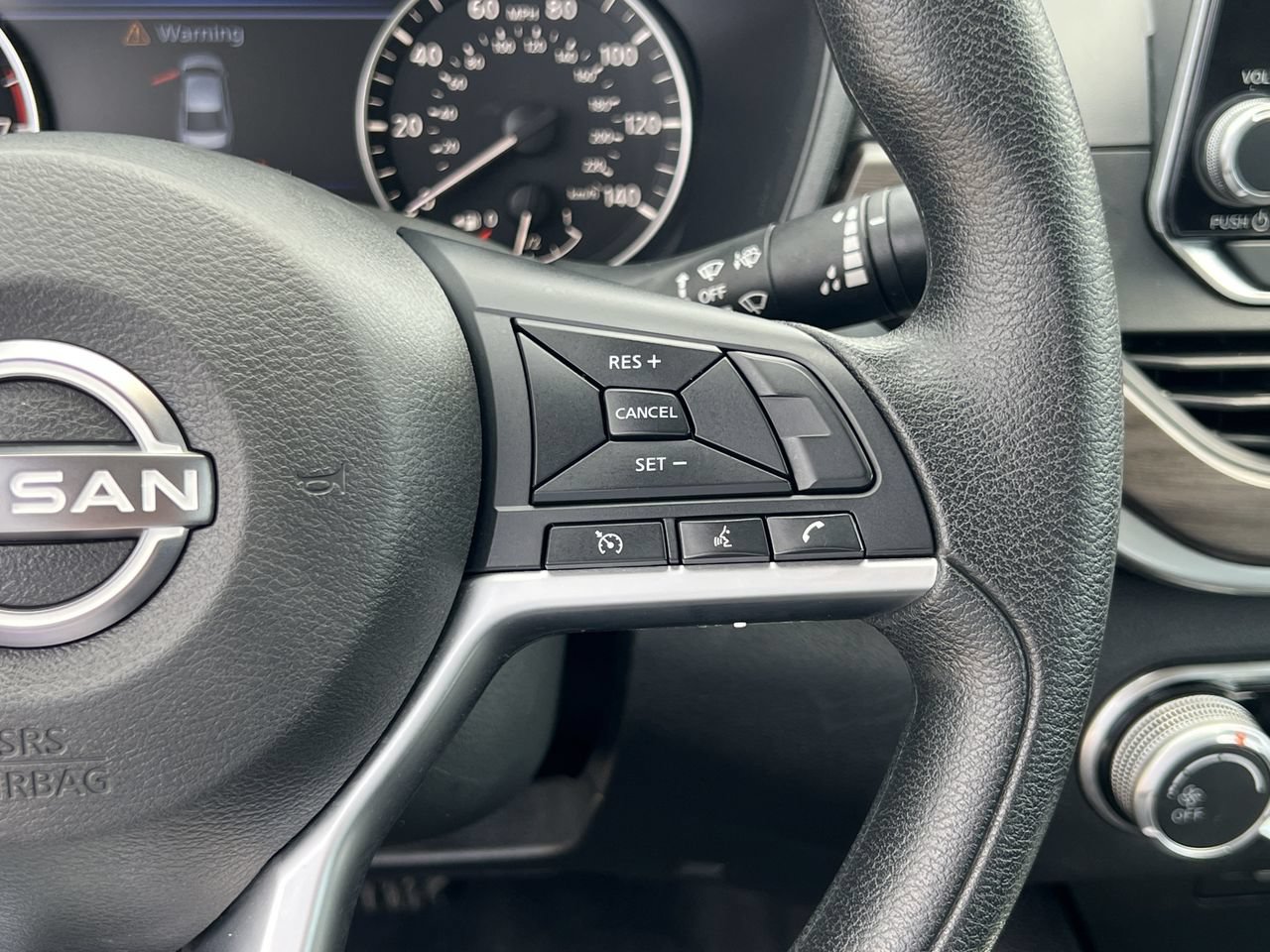 Used 2024 Nissan Altima 2.5 SV FWD image 11