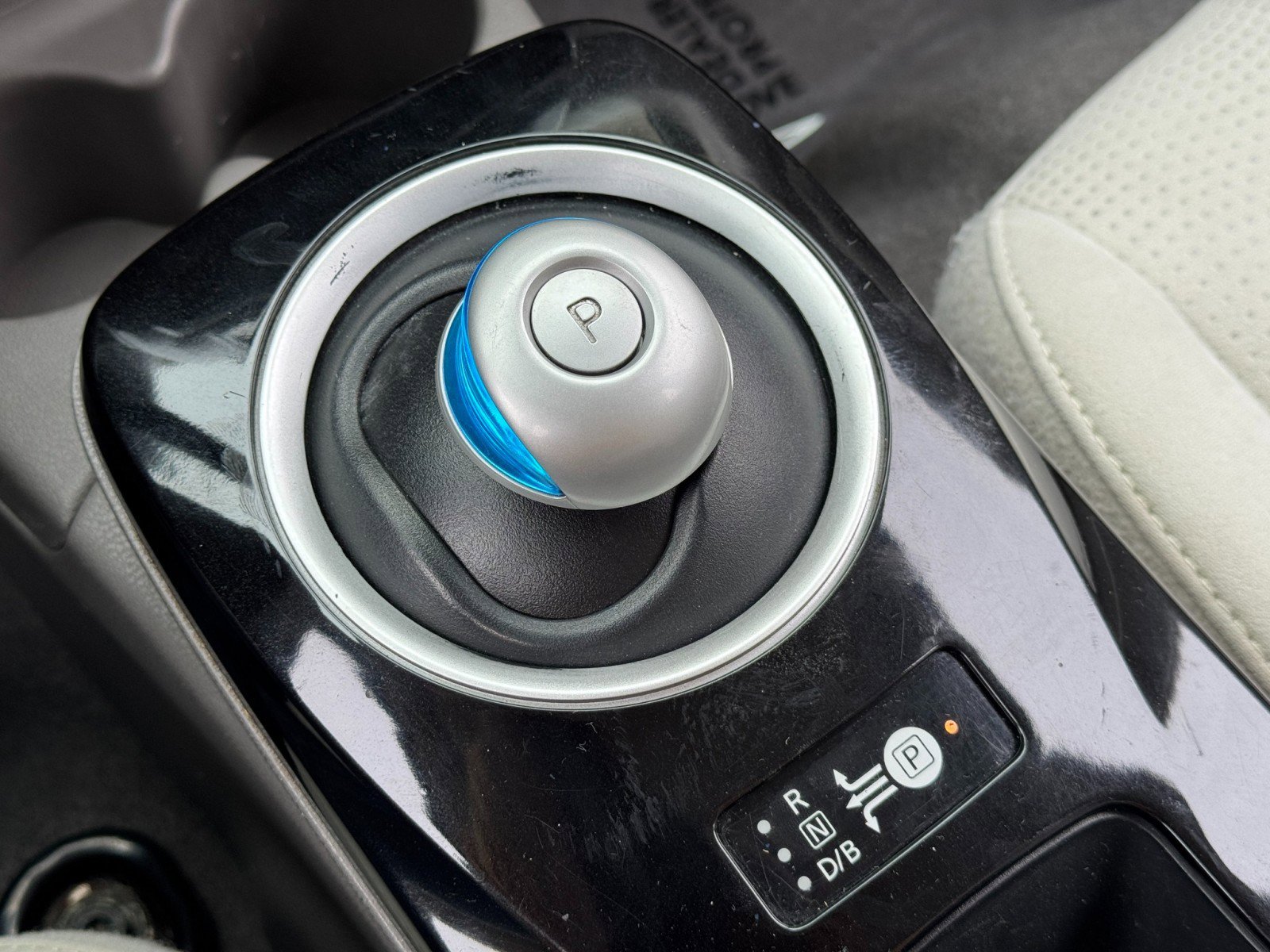 Used 2015 Nissan Leaf SV FWD image 28