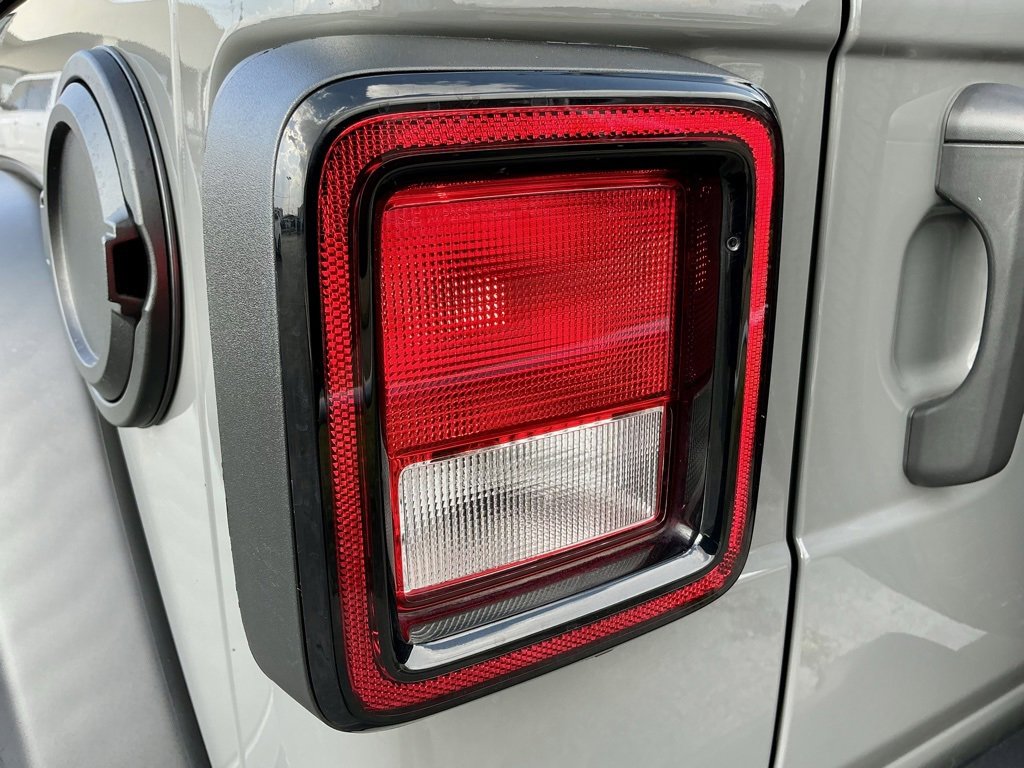 Used 2021 Jeep Wrangler Unlimited Islander image 14