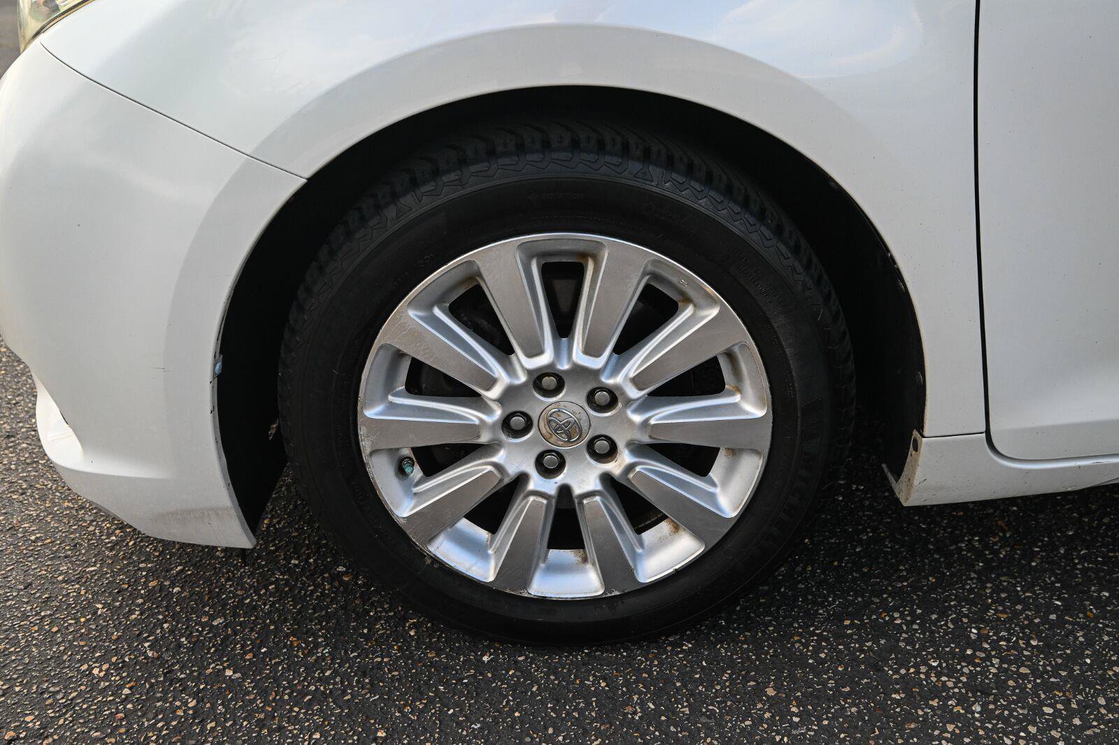 Used 2011 Toyota Sienna Limited w/ Premium Pkg FWD image 12