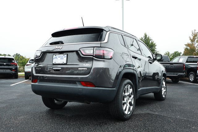 Used 2022 Jeep Compass Latitude w/ Sun and Sound Group AWD/4WD image 6