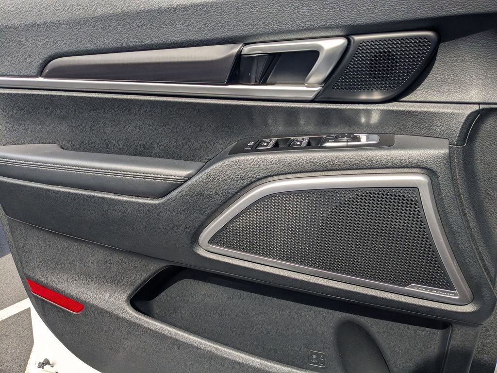 Used 2025 Kia Telluride S image 11