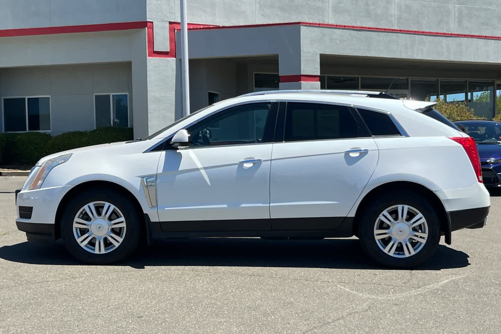 Used 2016 Cadillac SRX Luxury w/ Driver Awareness Package AWD/4WD image 9