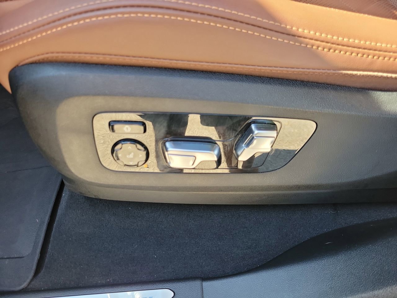 Used 2024 BMW X5 M60i AWD/4WD image 18