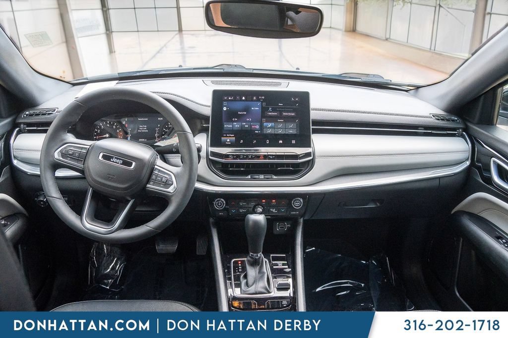 Used 2023 Jeep Compass Limited w/ Elite Group AWD/4WD image 5