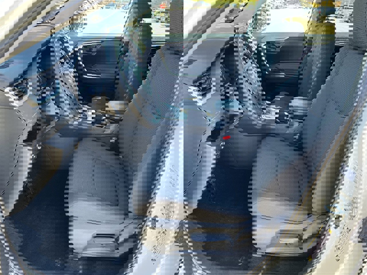 Used 2022 Toyota RAV4 LE image 21