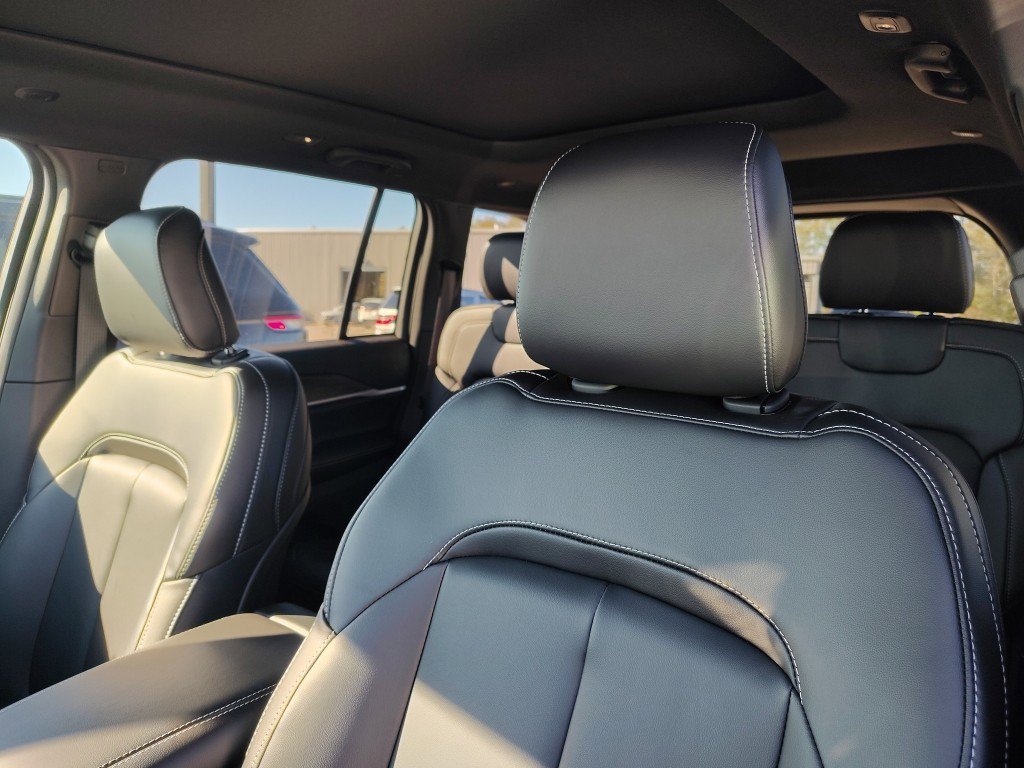New 2025 Jeep Grand Cherokee Limited AWD/4WD image 16