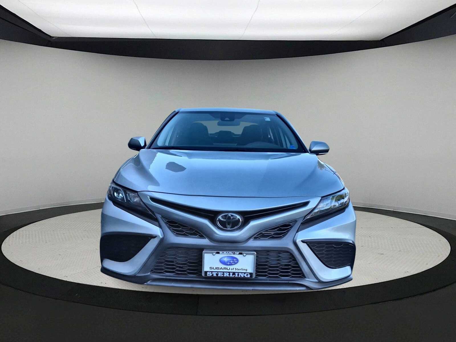 Used 2023 Toyota Camry SE FWD image 3
