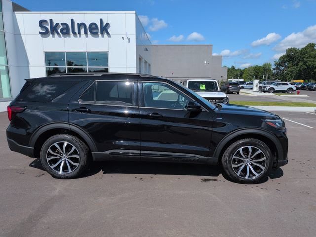 Certified 2025 Ford Explorer ST-Line AWD/4WD image 8