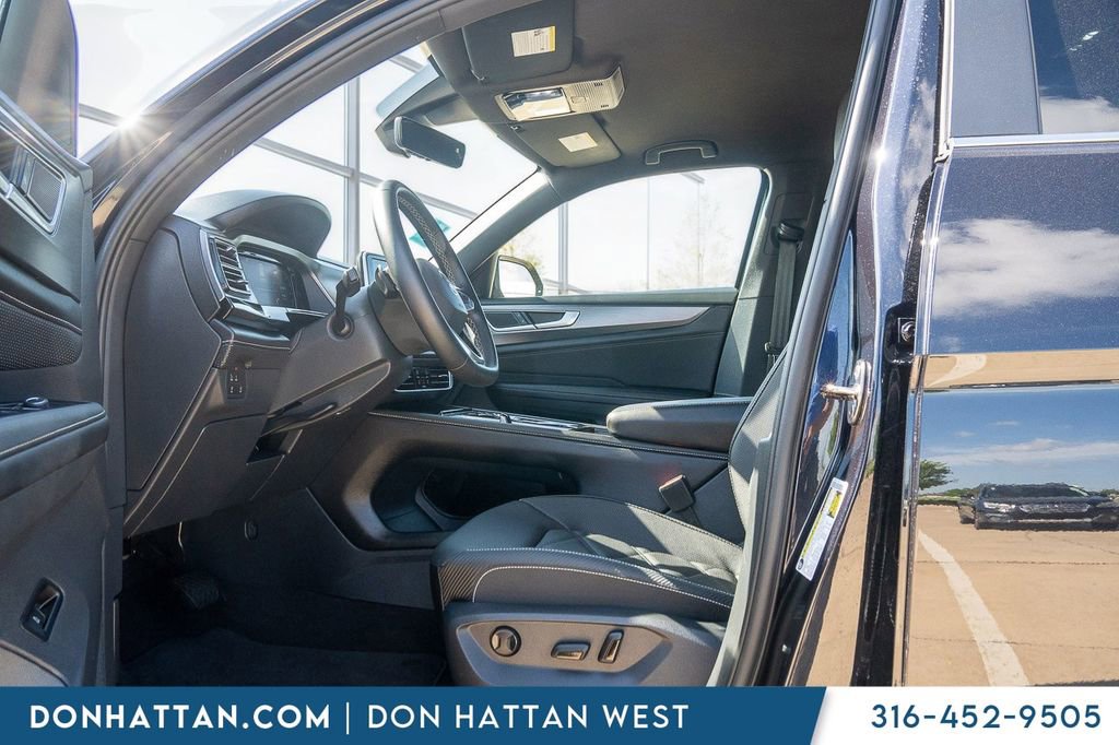 Used 2024 Volkswagen Atlas Cross Sport SE FWD image 3