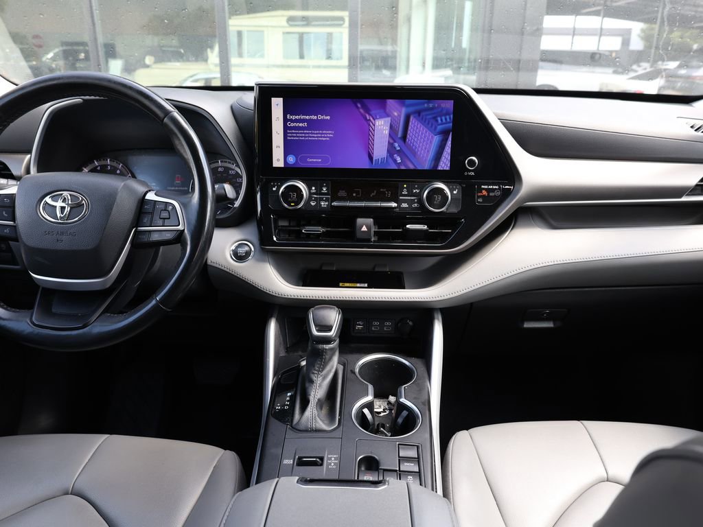 Used 2023 Toyota Highlander XLE FWD image 25
