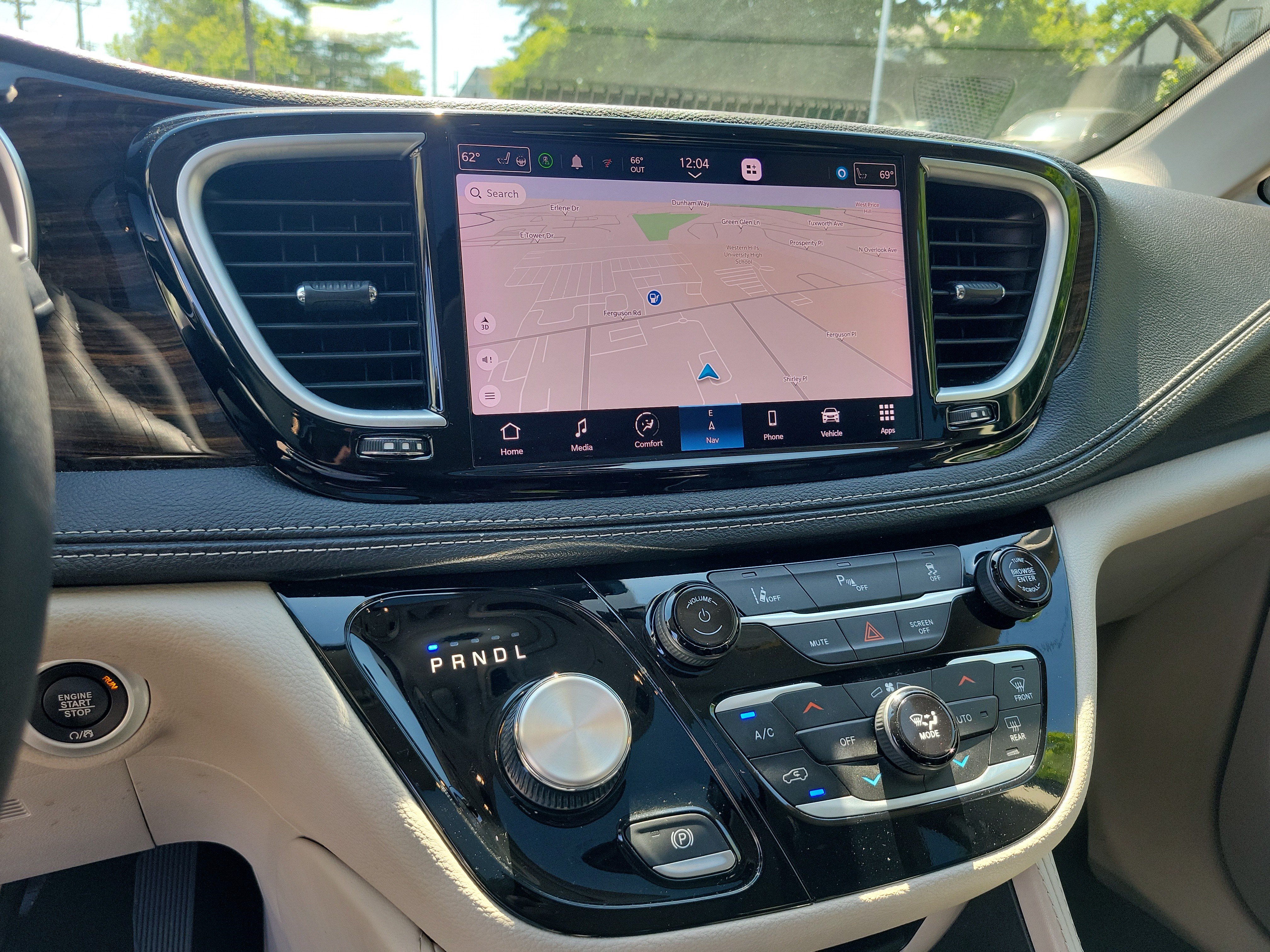 Used 2023 Chrysler Pacifica Limited FWD image 29