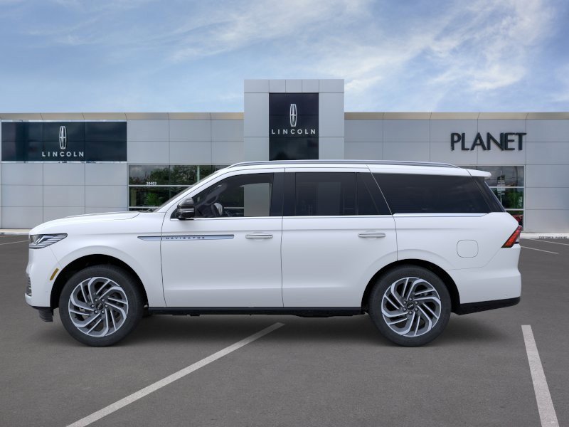 New 2026 Lincoln Navigator Reserve AWD/4WD image 3