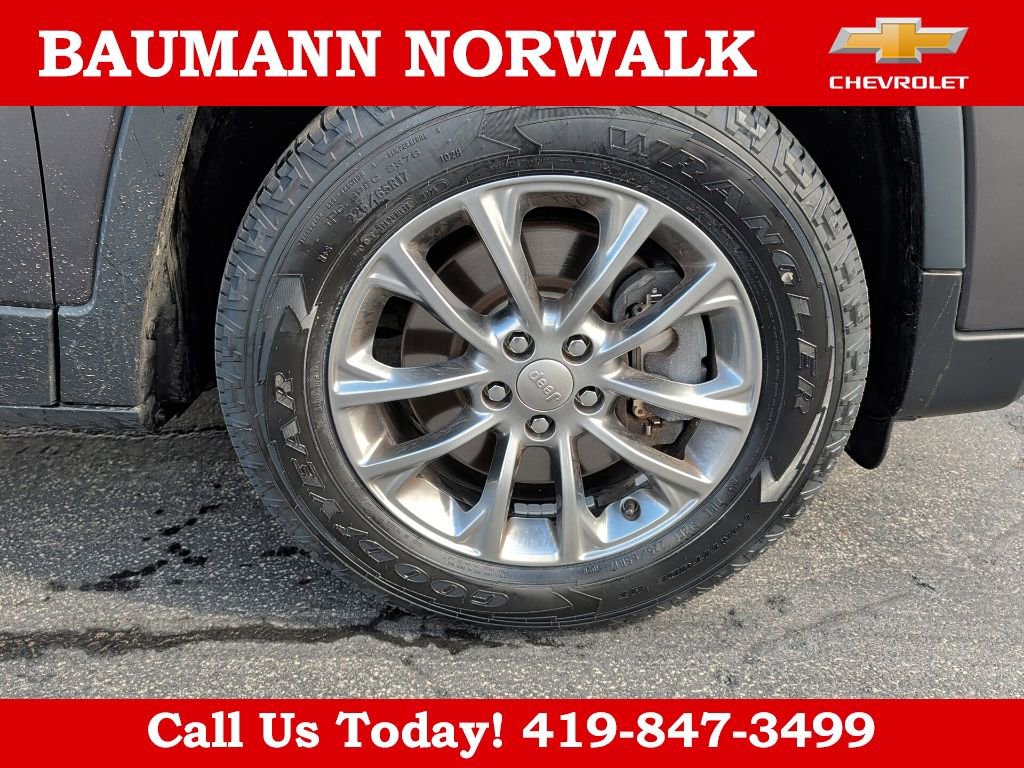 Used 2020 Jeep Cherokee Latitude Plus w/ Cold Weather Group image 10