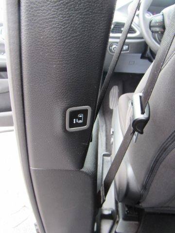 Used 2023 Chrysler Pacifica Touring FWD image 30