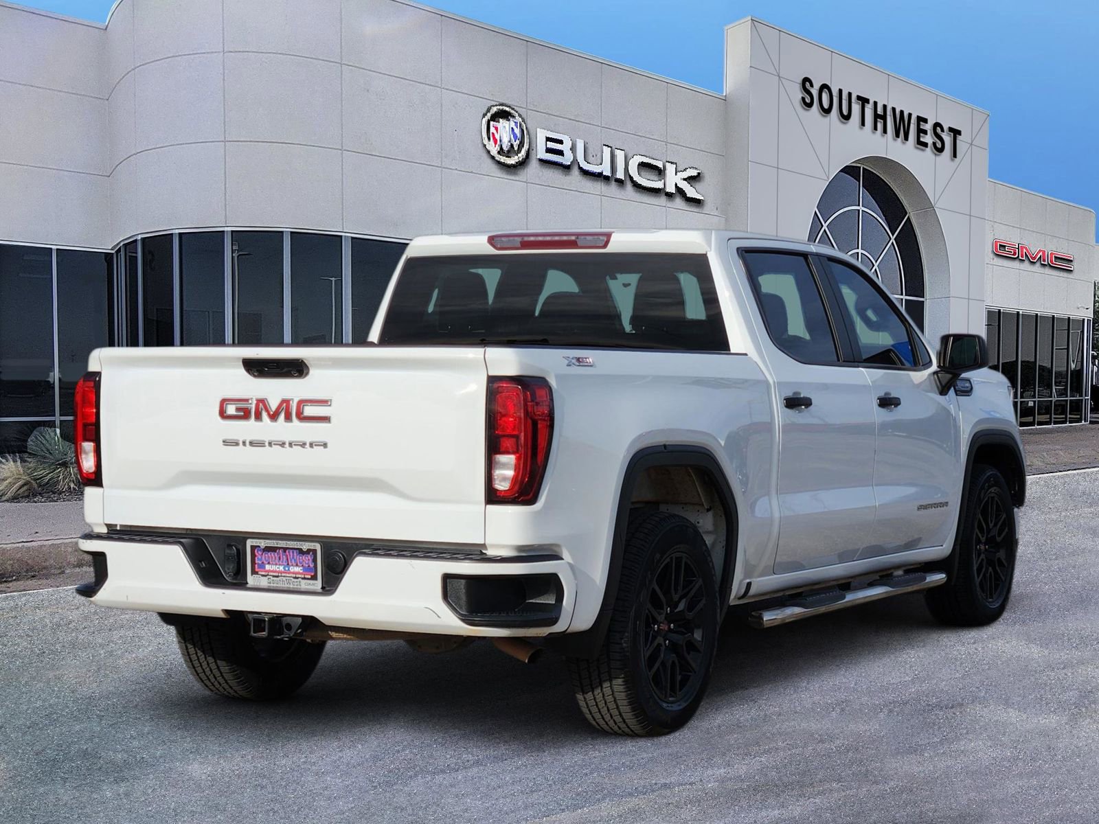 Used 2023 GMC Sierra 1500 Pro w/ Graphite Edition image 5