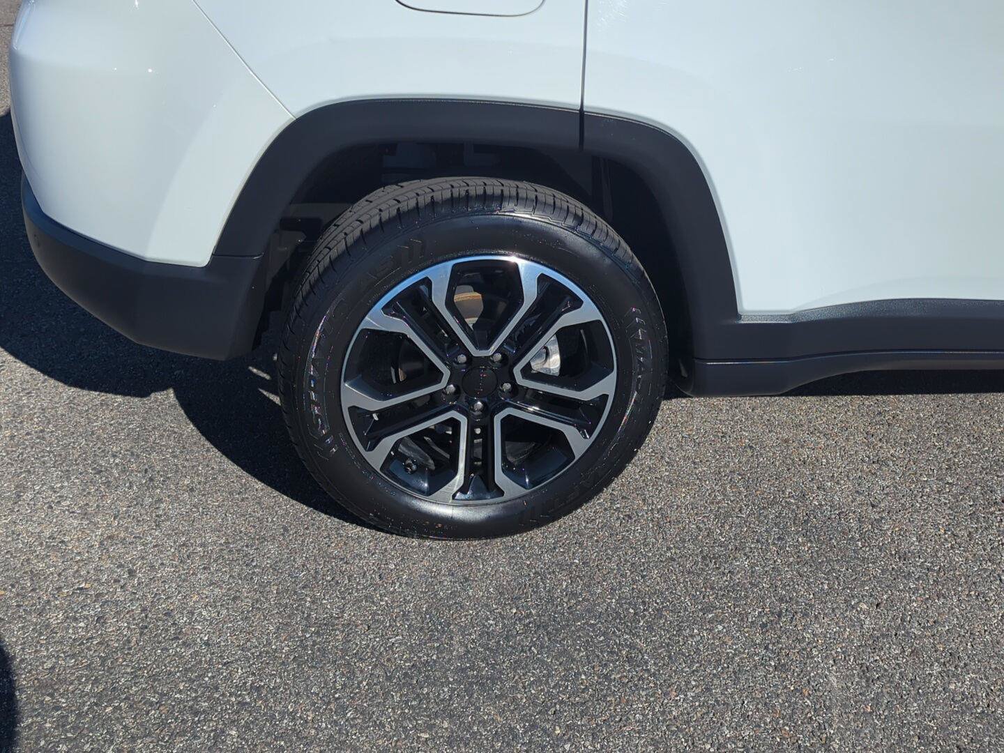 Used 2024 Jeep Compass Limited AWD/4WD image 9