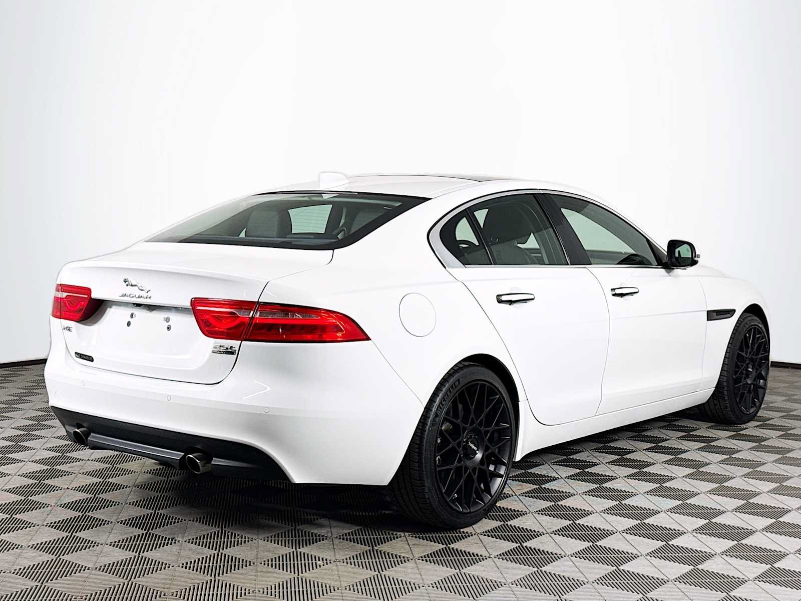 Used 2019 Jaguar XE Premium AWD/4WD image 5
