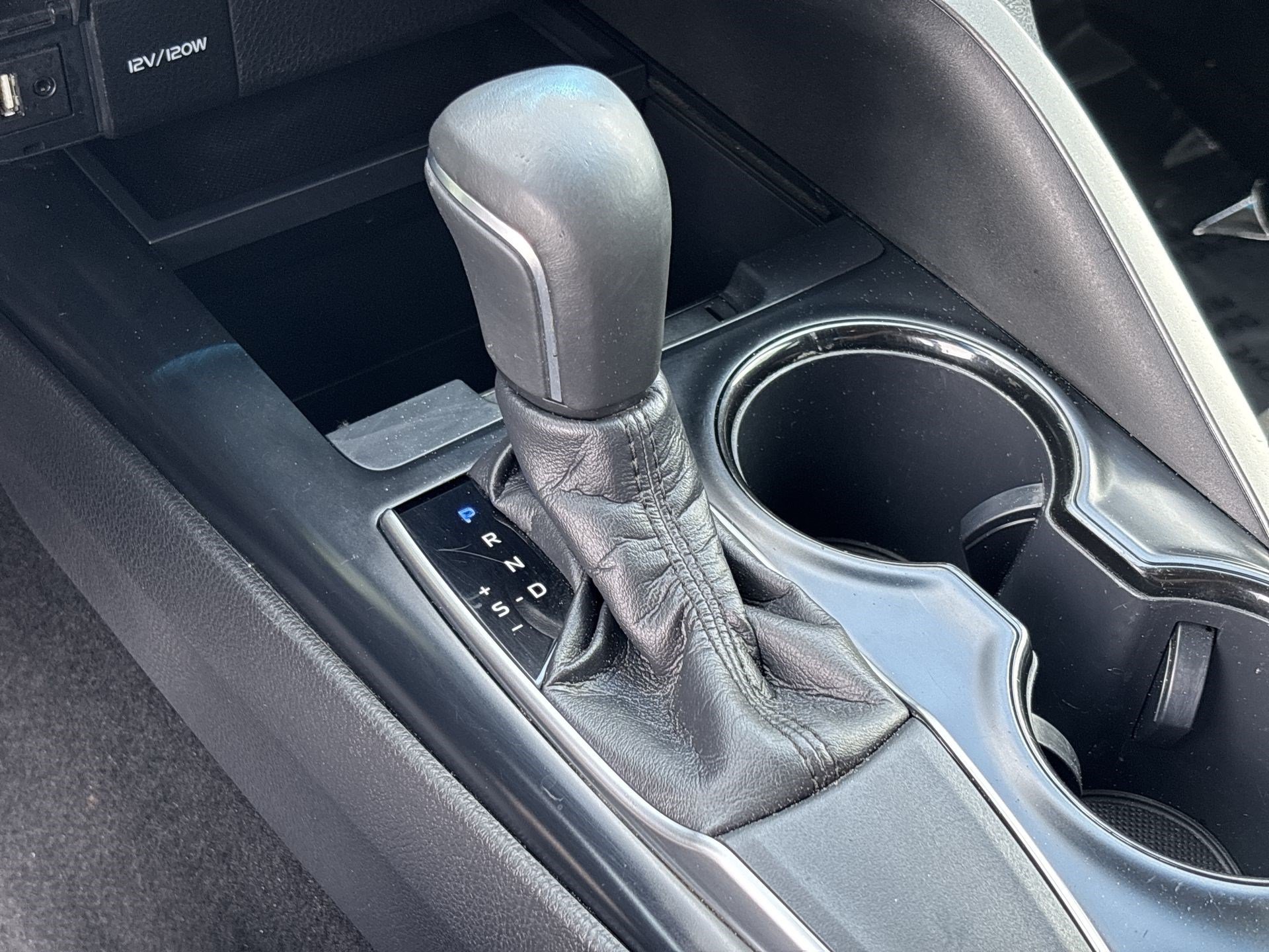 Used 2018 Toyota Camry SE FWD image 19