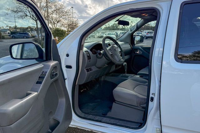 Used 2019 Nissan Frontier SV image 11