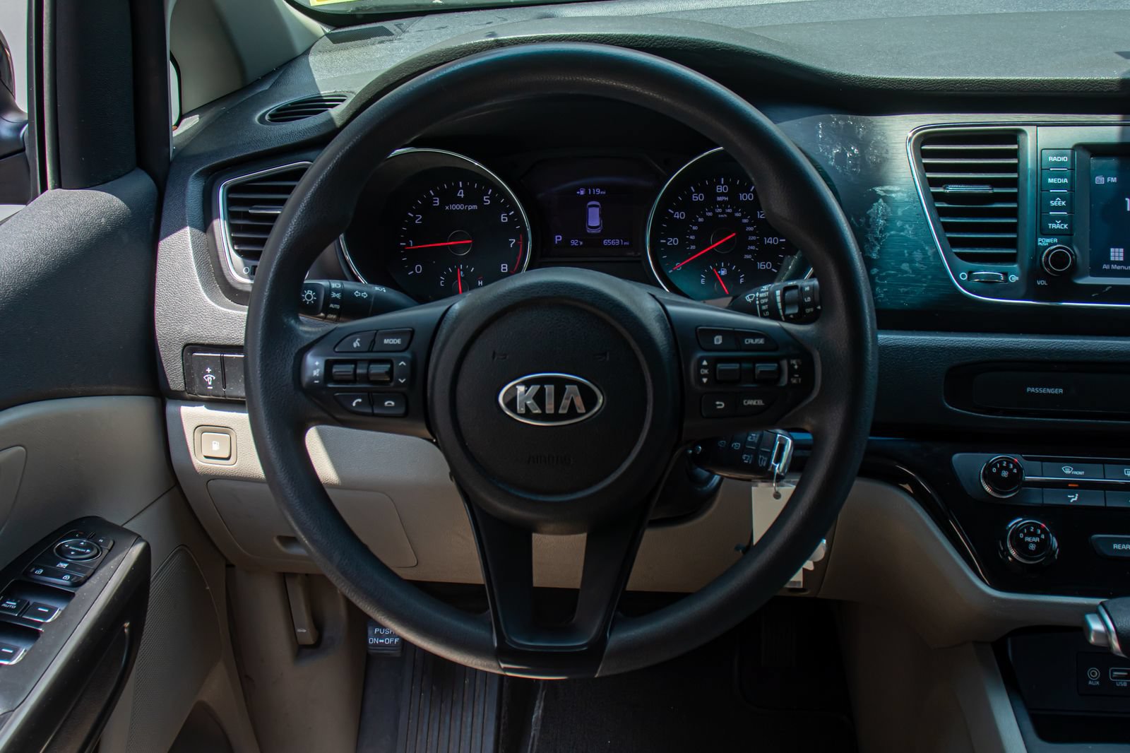 Used 2020 Kia Sedona LX FWD image 19