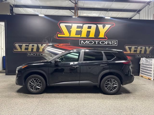 Used 2024 Nissan Rogue S AWD/4WD image 2