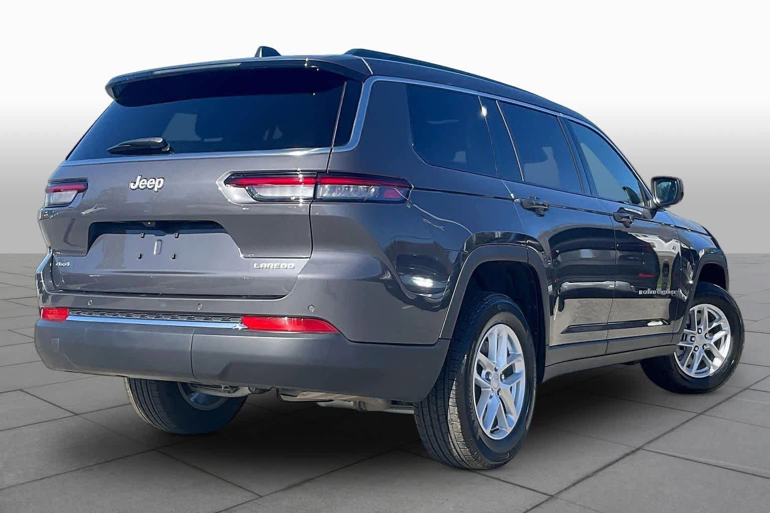 Used 2025 Jeep Grand Cherokee L Laredo AWD/4WD image 12