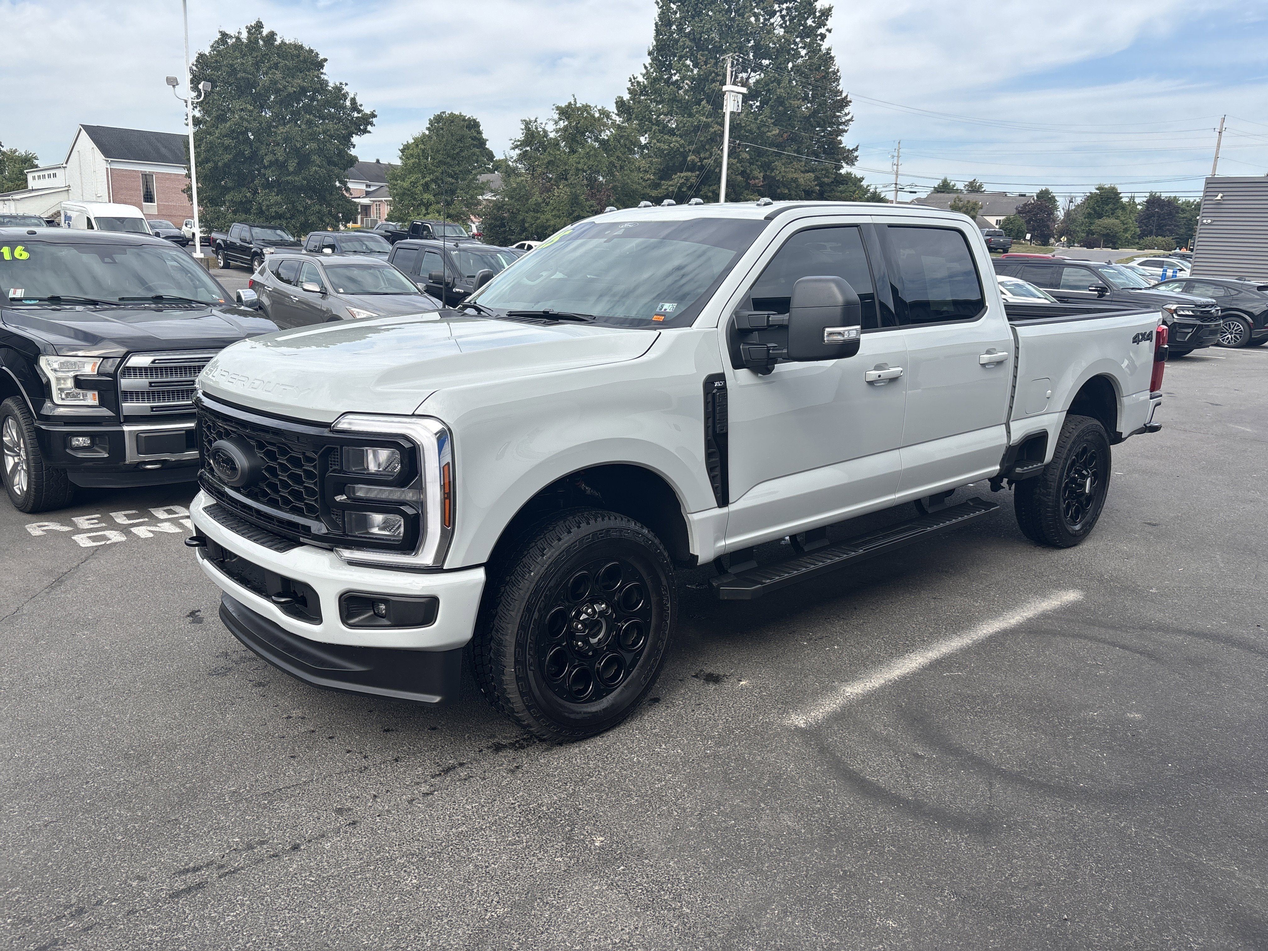 Used 2025 Ford F250 XLT w/ Black Appearance Package image 8