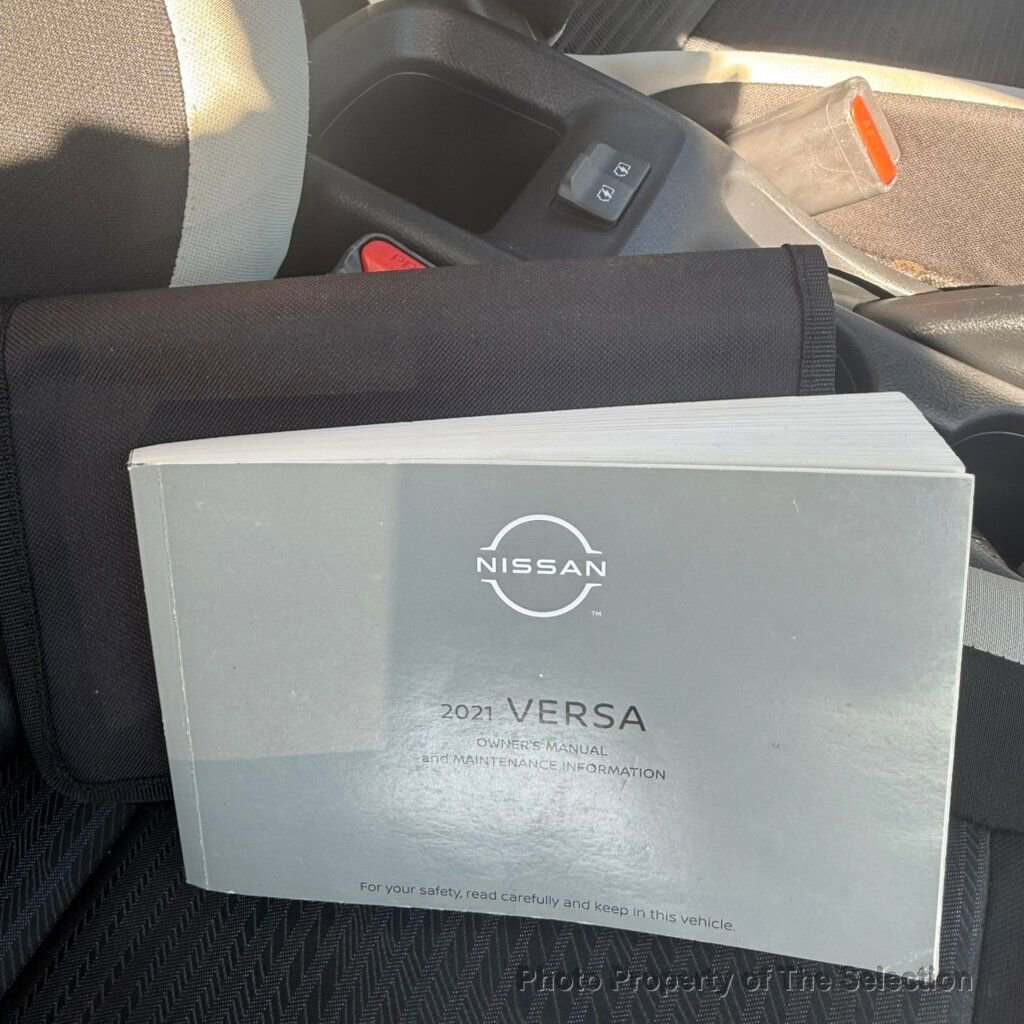 Used 2021 Nissan Versa SV FWD image 41