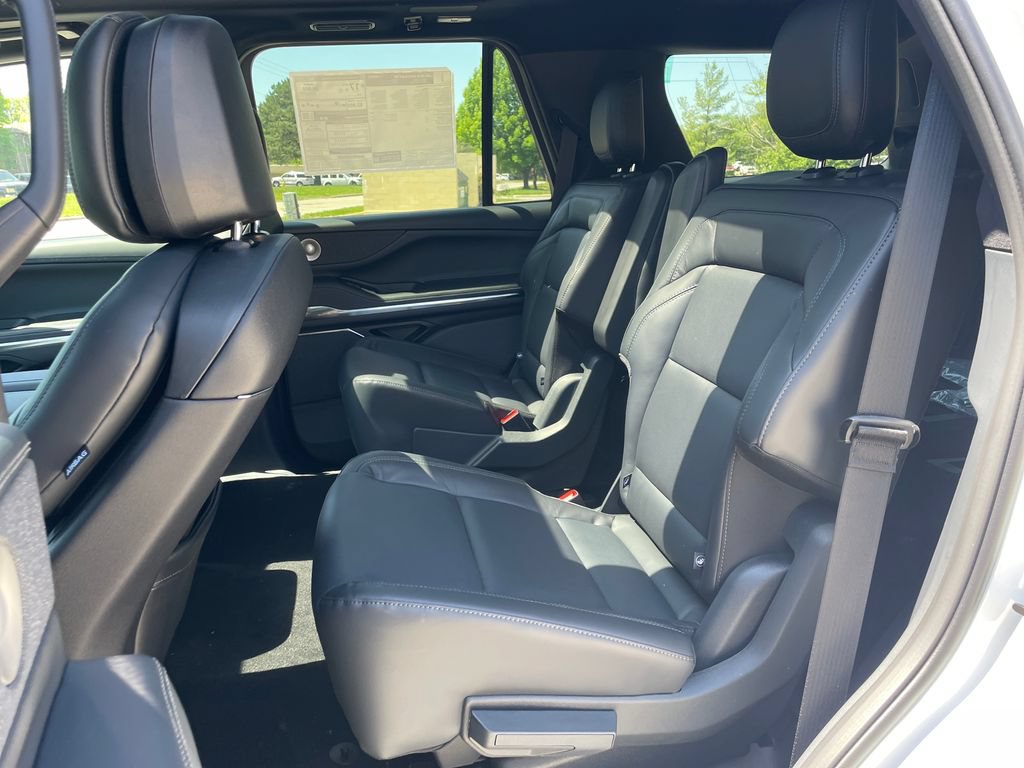 New 2026 Lincoln Navigator Reserve w/ Jet Appearance Package AWD/4WD image 17