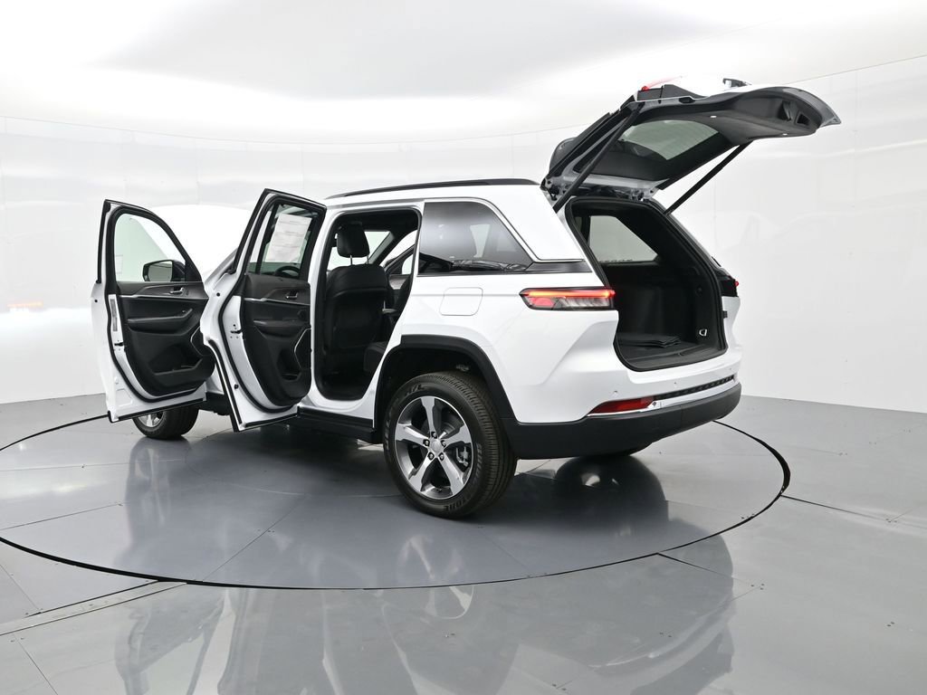 New 2025 Jeep Grand Cherokee Limited 4xe w/ Luxury Tech Group II image 30