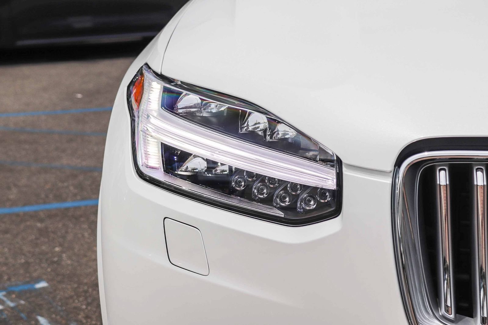 Used 2025 Volvo XC90 T8 Plus w/ Protection Package Premier AWD/4WD image 12