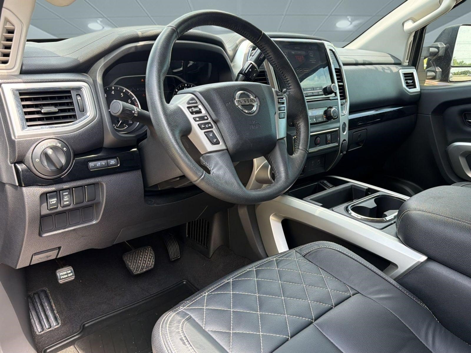 Used 2020 Nissan Titan SV w/ SV Convenience Package AWD/4WD image 4