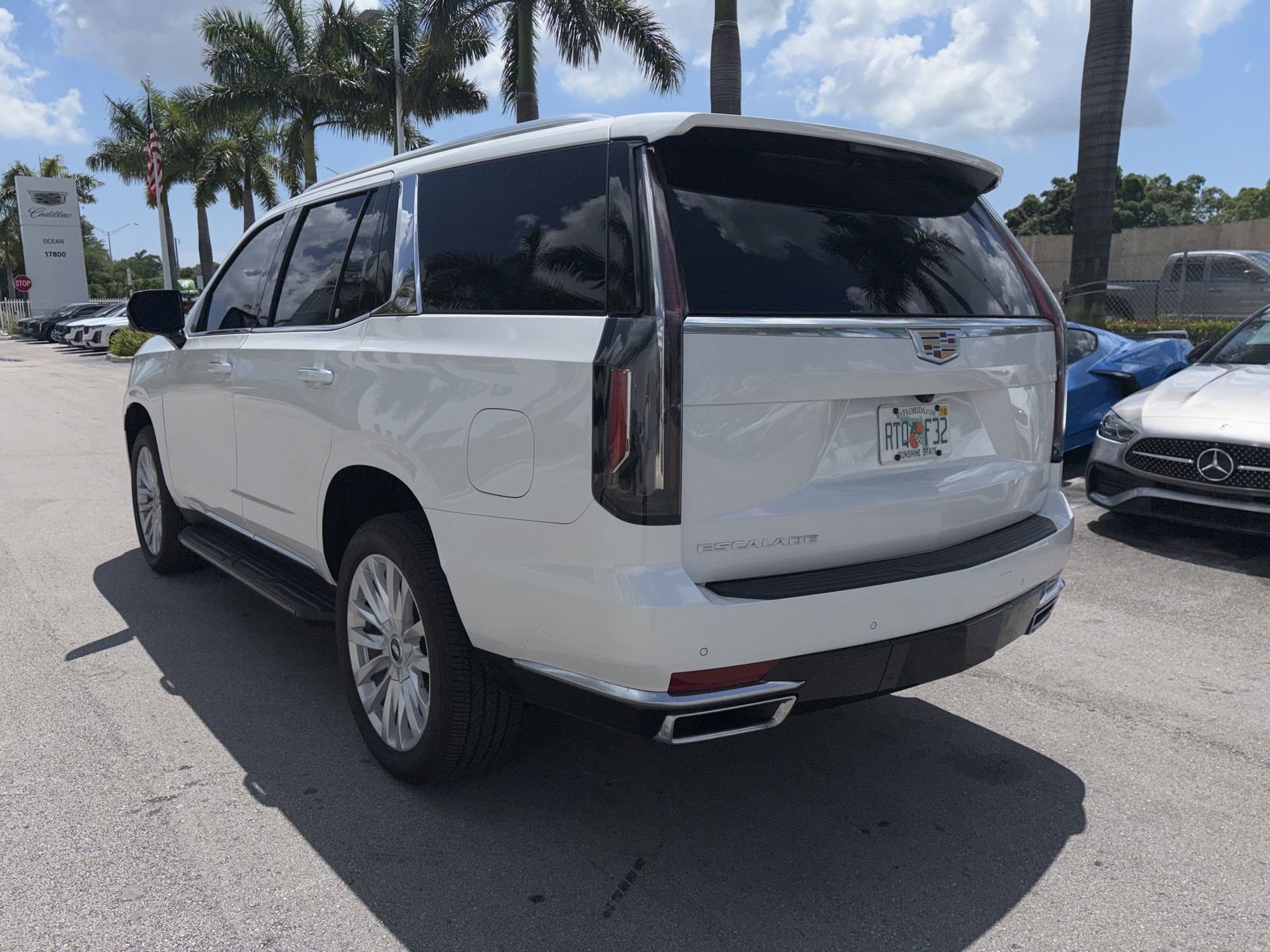 Used 2024 Cadillac Escalade Luxury RWD image 6