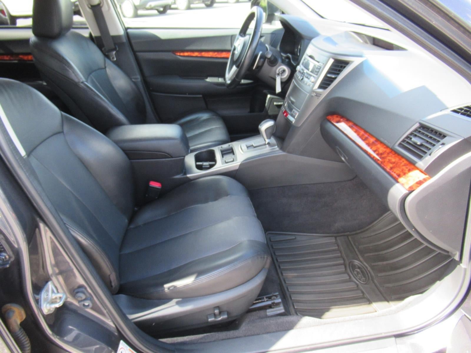 Used 2011 Subaru Outback 2.5i Limited AWD/4WD image 10
