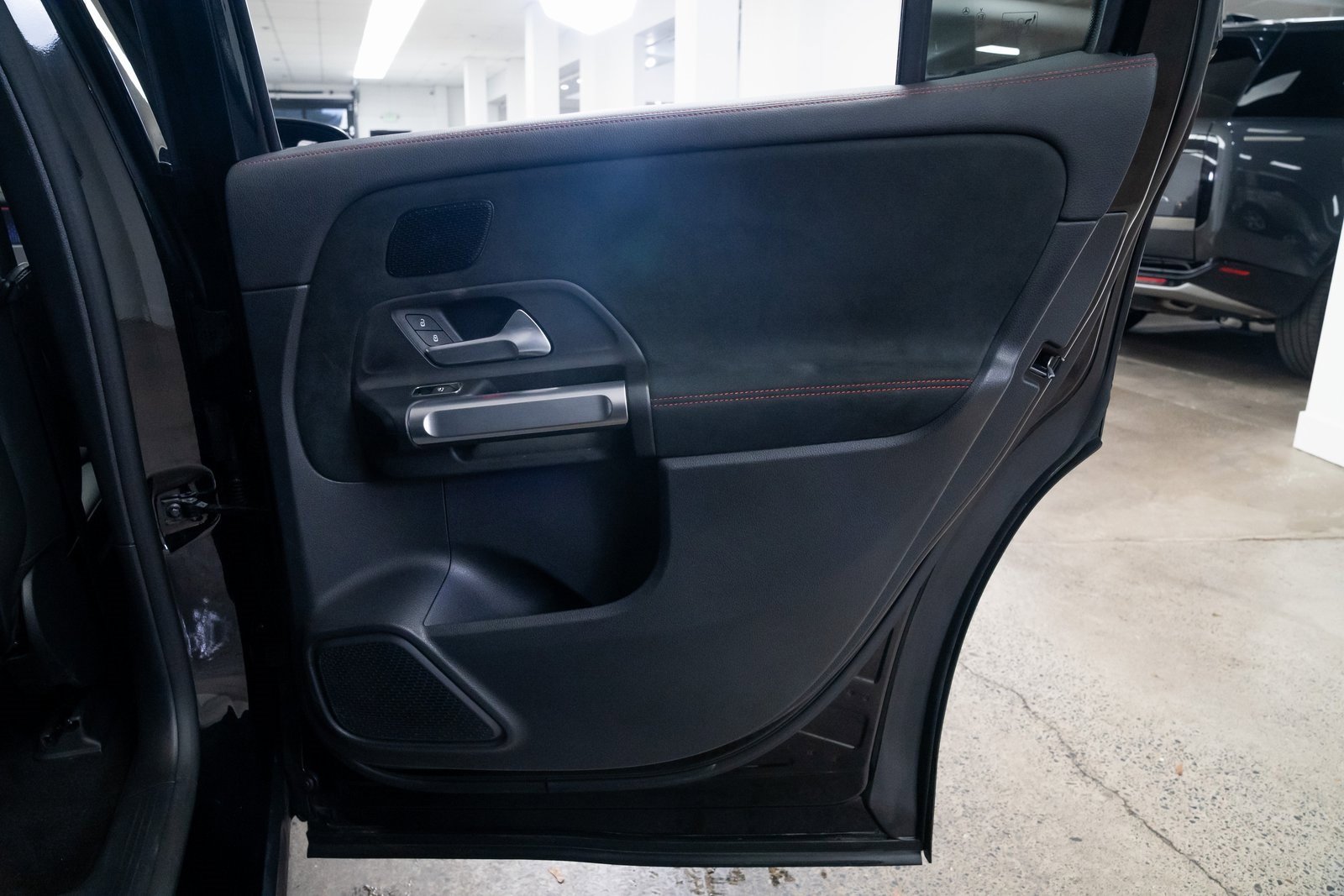 Used 2023 Mercedes-Benz EQB 300 4MATIC image 20