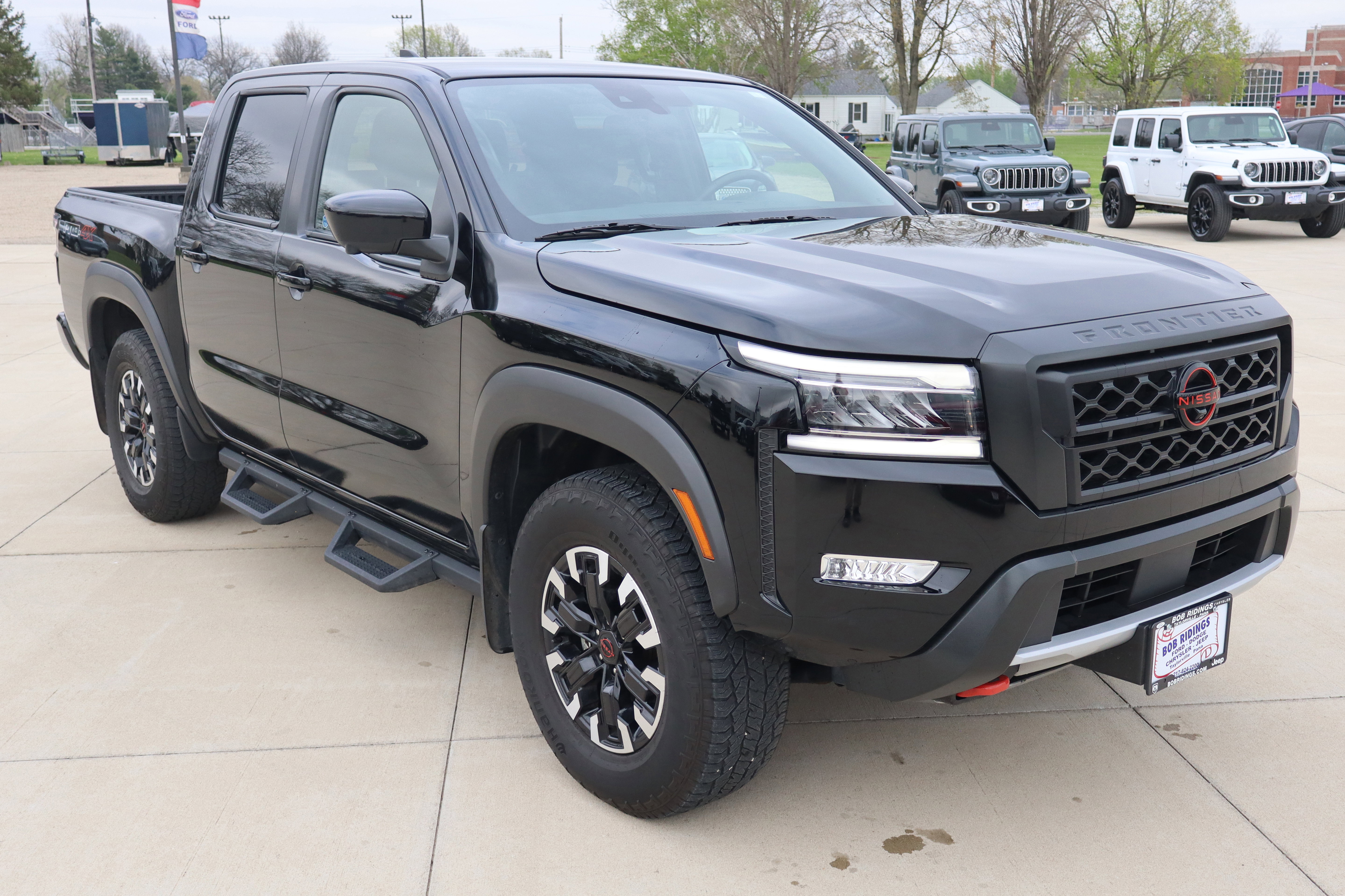 Used 2023 Nissan Frontier PRO-4X w/ Pro Convenience Package AWD/4WD image 3
