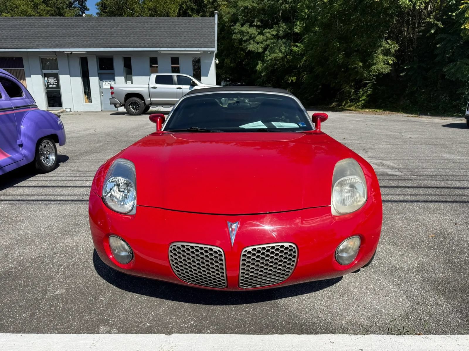 Used 2006 Pontiac Solstice Convertible w/ Premium Package RWD image 2