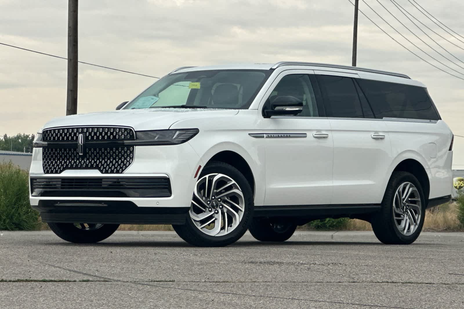 Used 2026 Lincoln Navigator L Reserve AWD/4WD image 1
