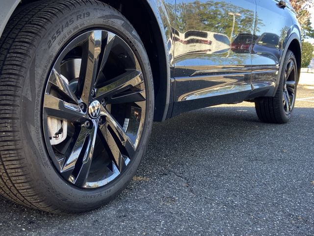 Used 2024 Volkswagen Tiguan SE R-Line image 10